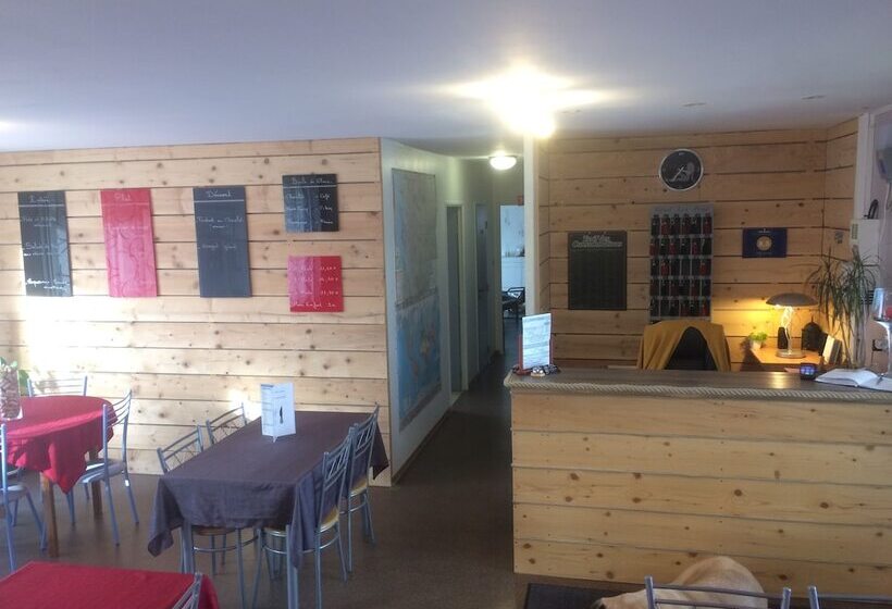 בית מלון כפרי Hôtel Les Pins