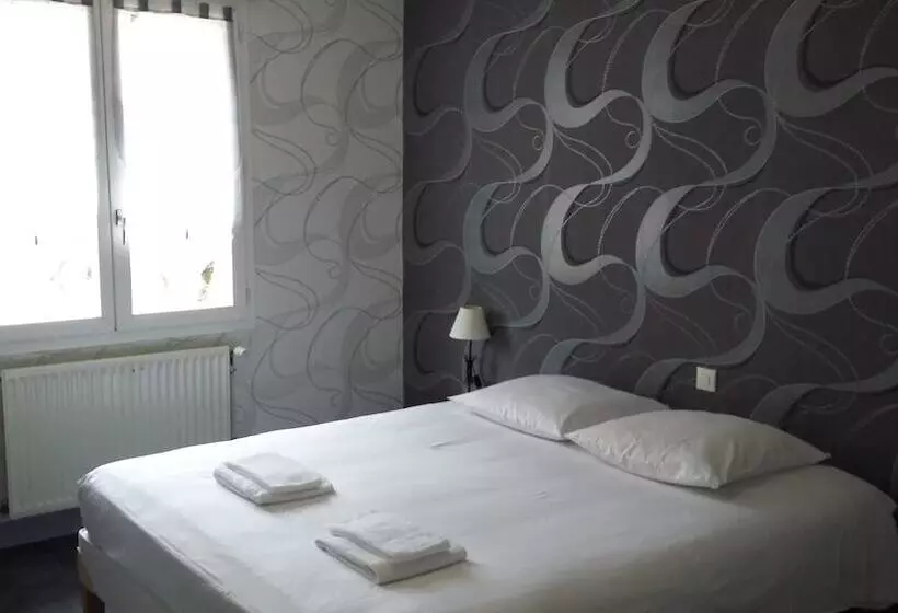 Hotelli Hôtel Les Pins