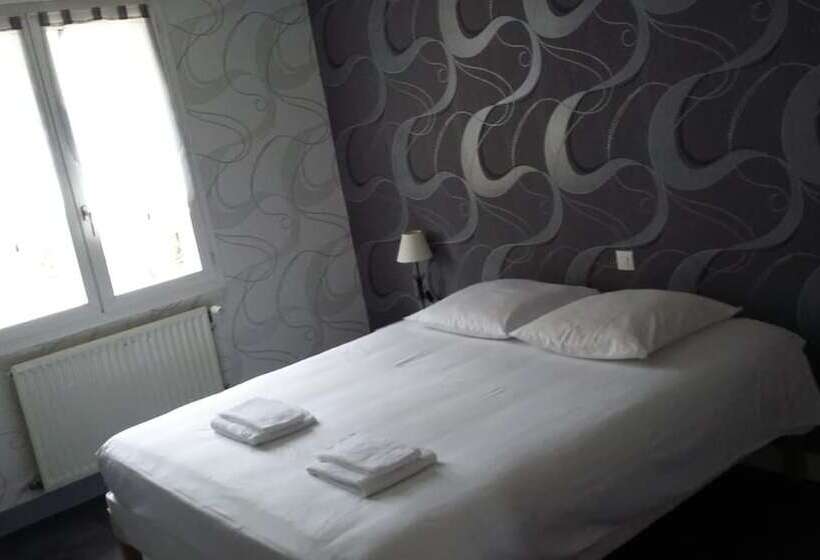 בית מלון כפרי Hôtel Les Pins