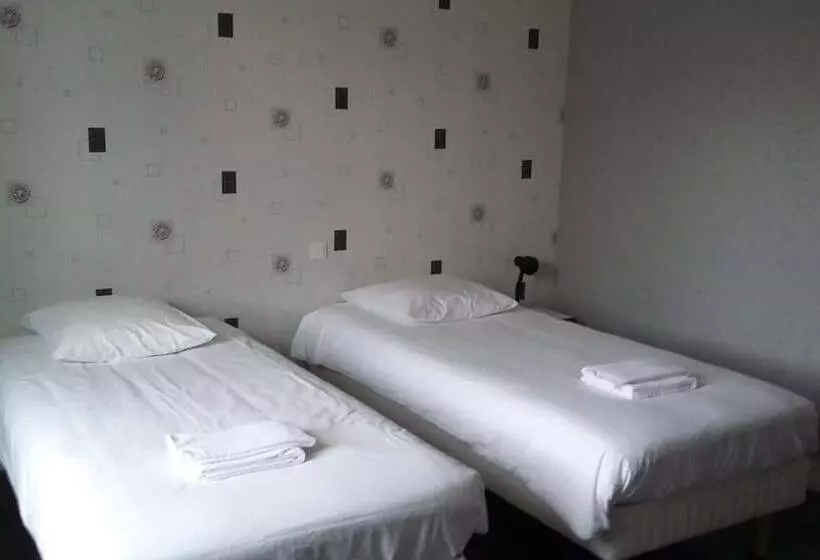 Hotelli Hôtel Les Pins