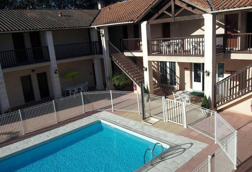 בית מלון כפרי Hôtel Les Pins