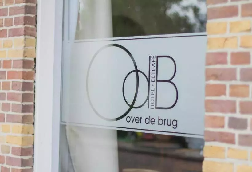 Hotelli Over De Brug