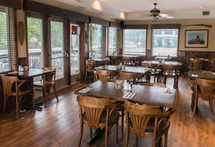 Мотель Trapper's Choice Inn & Restaurant