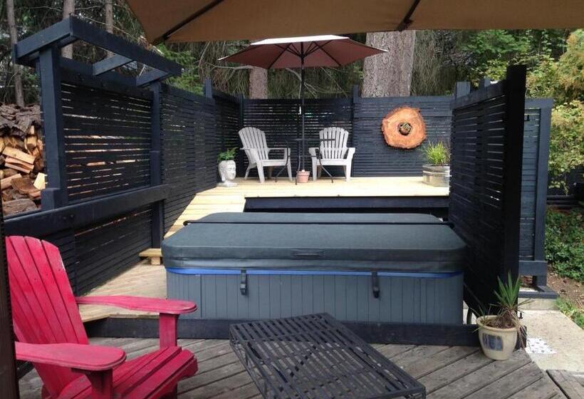 Salt Spring Carriage House B&b