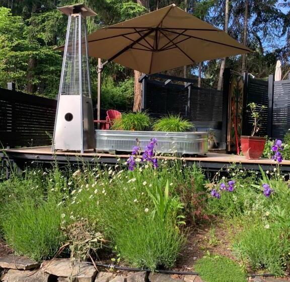 Salt Spring Carriage House B&b