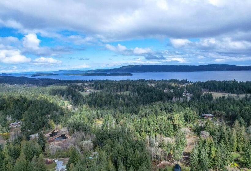 Salt Spring Carriage House B&b