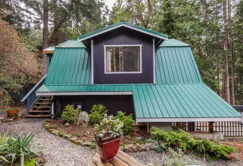 Salt Spring Carriage House B&b