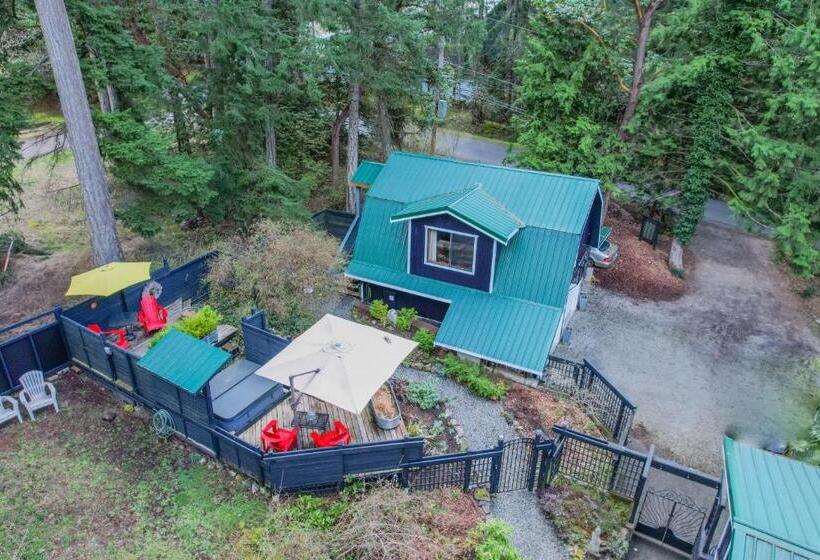 Salt Spring Carriage House B&b