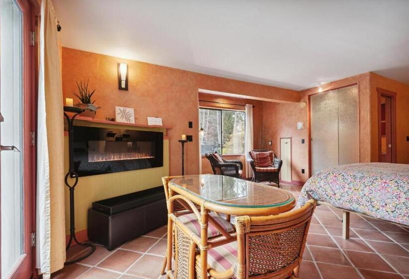 Salt Spring Carriage House B&b