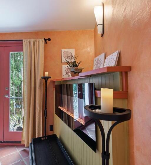 Salt Spring Carriage House B&b