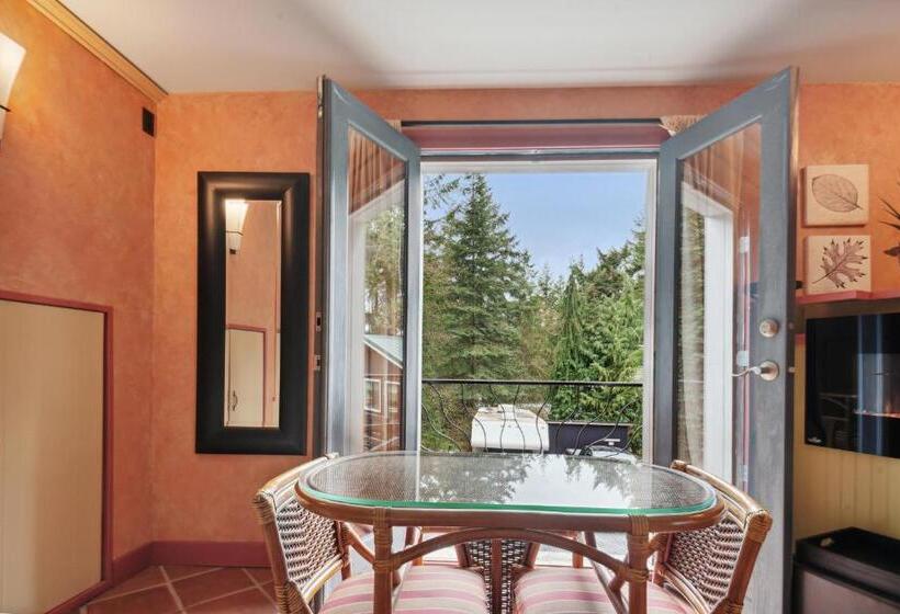 Salt Spring Carriage House B&b