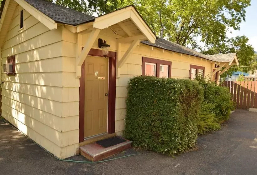 Totem Motel