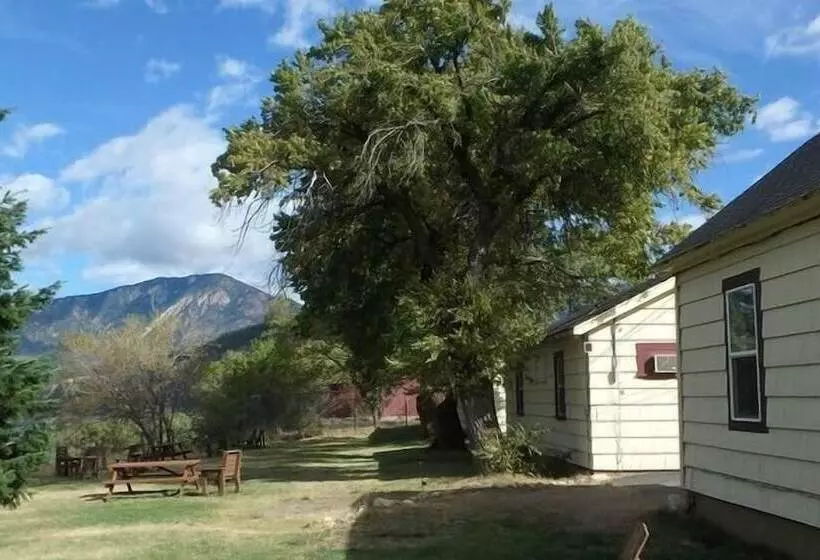 Totem Motel