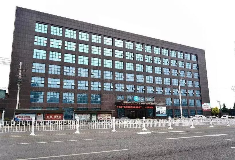 Hanting Hotel Luohe Linying Yingchuan Avenue