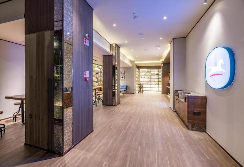 Hanting Hotel Wuhan Jiedaokou Metro Station