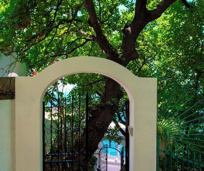 בית מלון כפרי Villa Santa Chiara Positano Suites