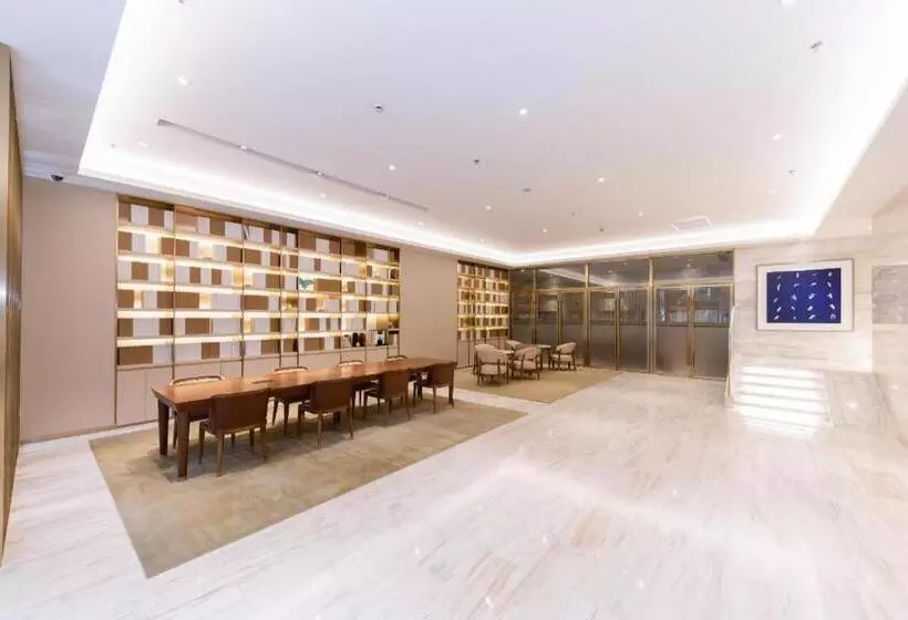 Ji Hotel Shanghai Jiangning Road Metro Station
