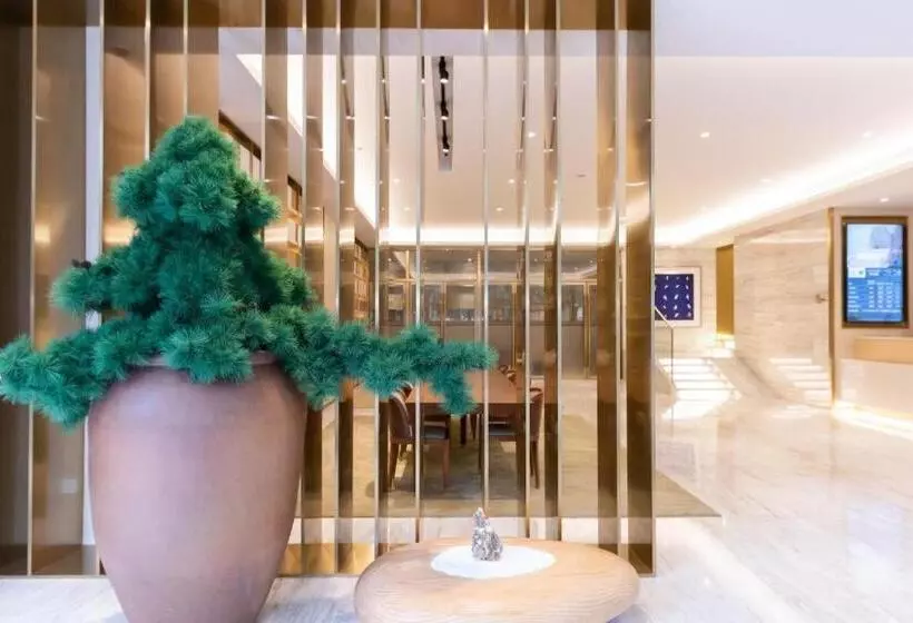 Ji Hotel Shanghai Jiangning Road Metro Station