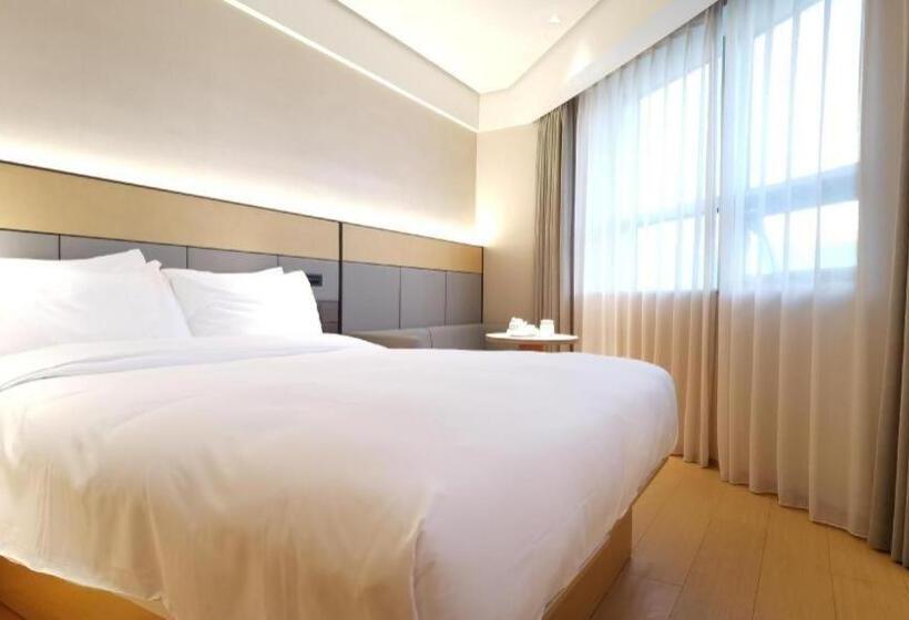 Ji Hotel Shanghai Xujiahui Guanshengyuan Road