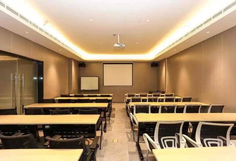 Ji Hotel Shanghai Xujiahui Guanshengyuan Road