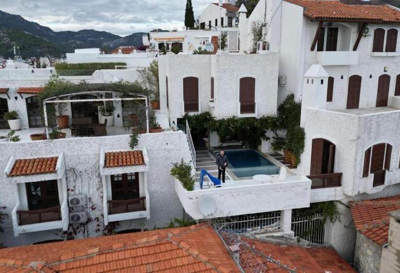 Castle81homes Women Hostel Only For Women