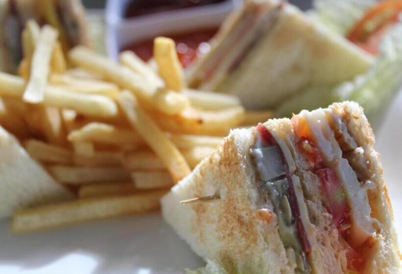 בית מלון כפרי Horison Kendari