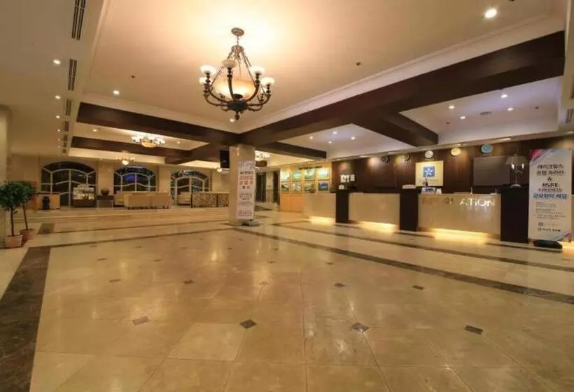 Hotelli Lake Hills Sokrisan
