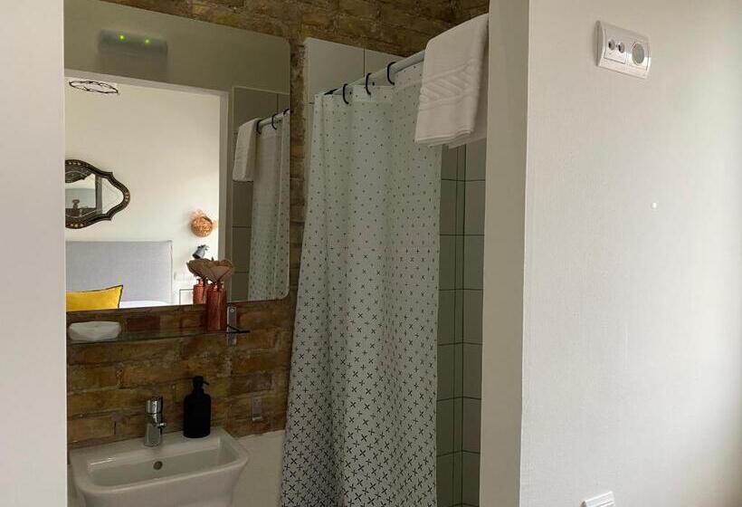 בית מלון כפרי Les Filles