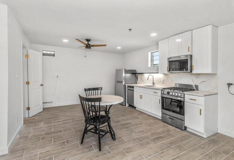 모텔 Studios On Fourth