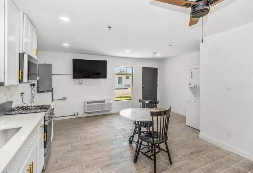 Motelli Studios On Fourth