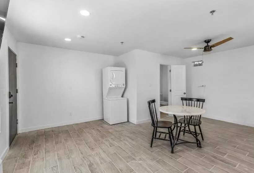 Motelli Studios On Fourth