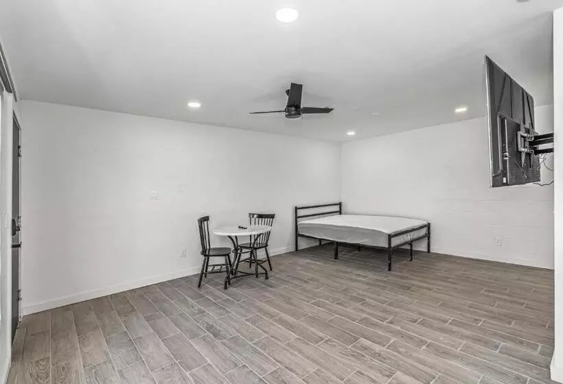 Motelli Studios On Fourth