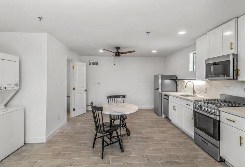 모텔 Studios On Fourth