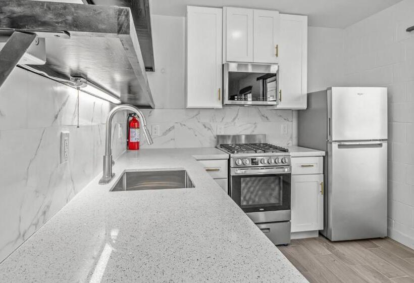 모텔 Studios On Fourth