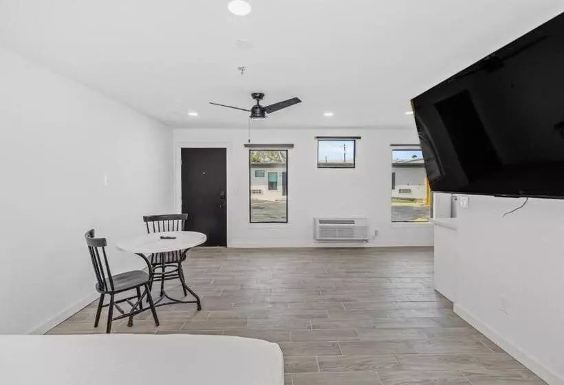 Motelli Studios On Fourth