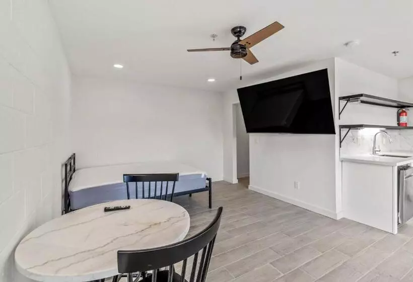 Motelli Studios On Fourth