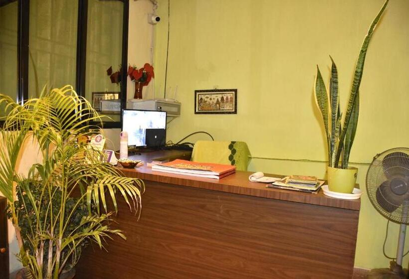 פנסיון Konark Inn Guest House