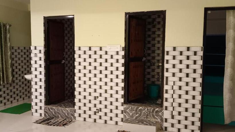 פנסיון Konark Inn Guest House