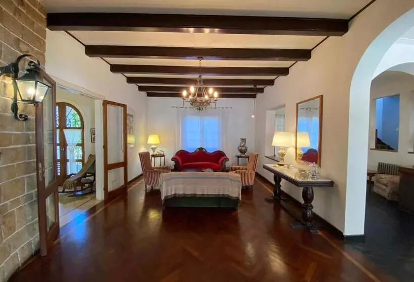 Retkeilymaja Hosteria Del Bosque