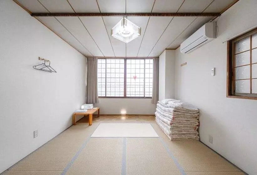 ユースホステル Super Conveniently Located The Guest House Hakodate Bay