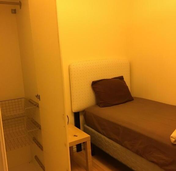 ユースホステル Vancouver Backpacker House