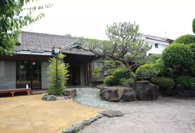 Retkeilymaja Yuzan Guesthouse