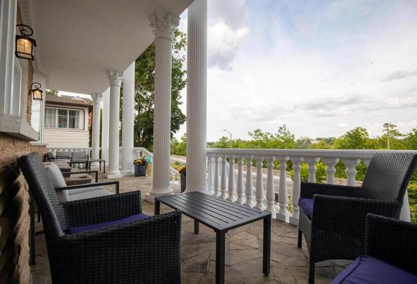 تختخواب و صبحانه Niagara Luxury Suites