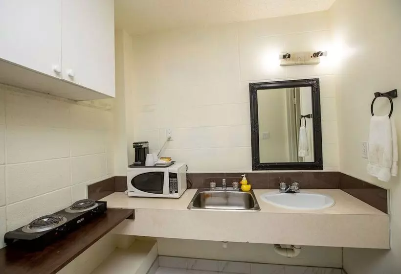 Camrose Motel