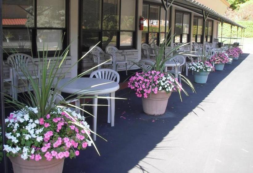 Capricorn Motel Royale 1000 Islands