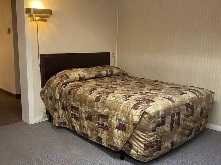 Chinook Motel
