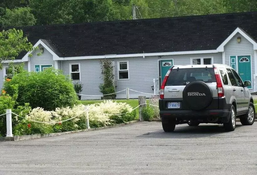Homeport Motel