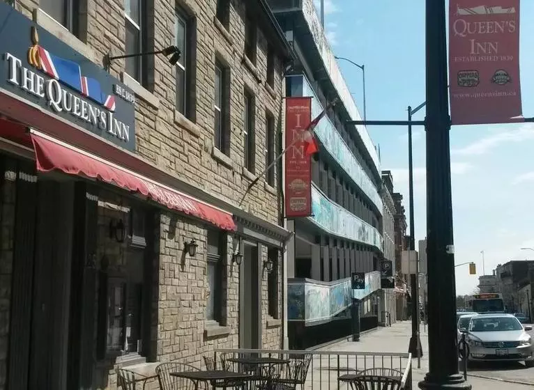 ホテル The Queen's Inn