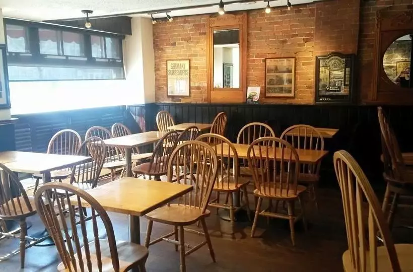 ホテル The Queen's Inn