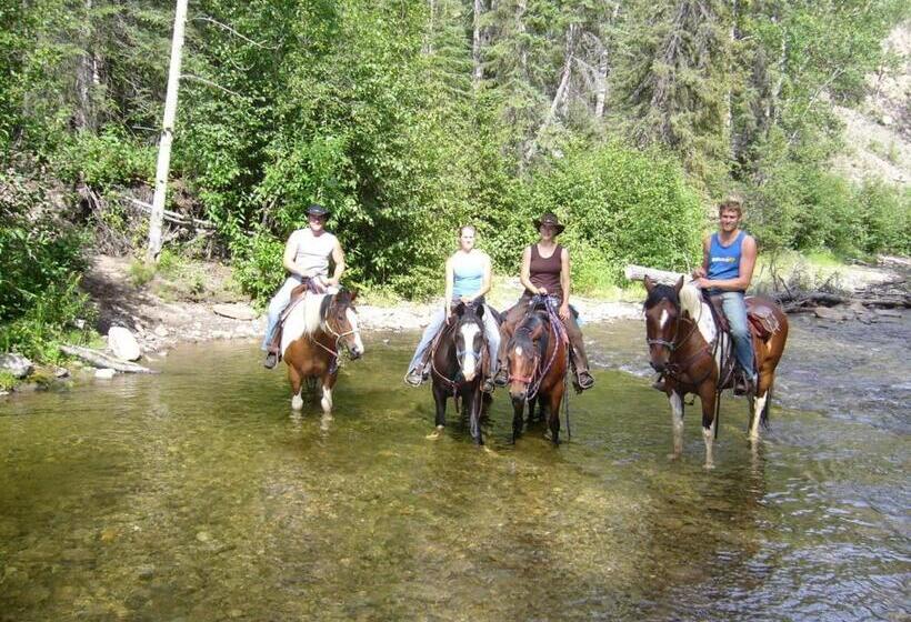 酒店 Williston Lake Resort